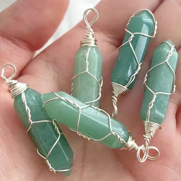 Green Aventurine Natural Gemstone Hexagonal Point Wire Wrapped Pendant Necklace - Picture 2 of 3